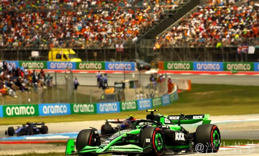 维斯塔潘遗憾无缘年度总冠军，却提前加冕五冠王荣耀